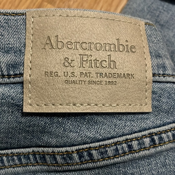 Abercrombie Athletic Skinny Stretch Jeans size 33/32 distressed with holes - Picture 9 of 11